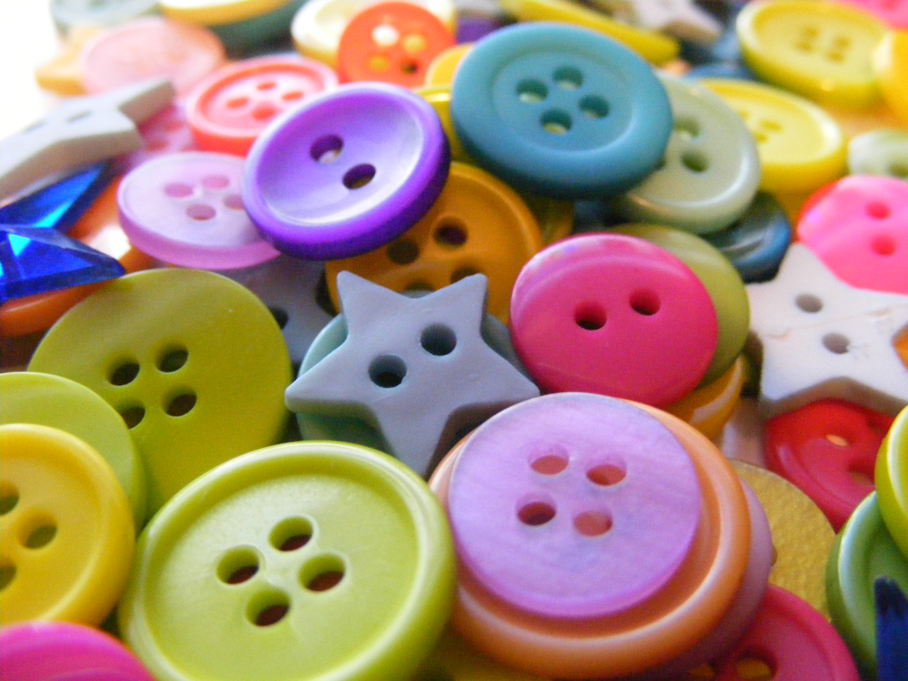 3 DIY Button Crafts ItsySparks